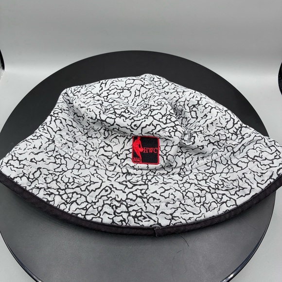 Chicago Bulls New Era Hardwood Classics Cracked Concrete Bucket Hat Adult M NBA - Picture 2 of 5